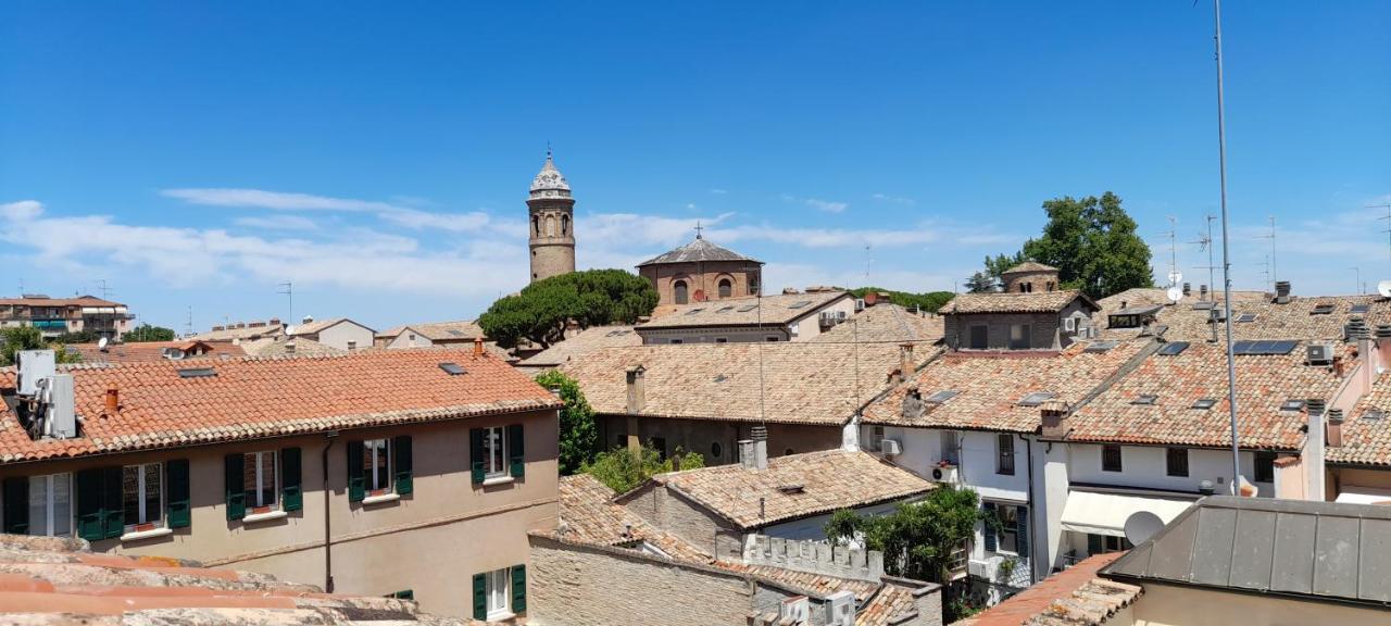 Corte Cavour. Una Mansarda Nel Cuore Della Citta Ravenna Kültér fotó