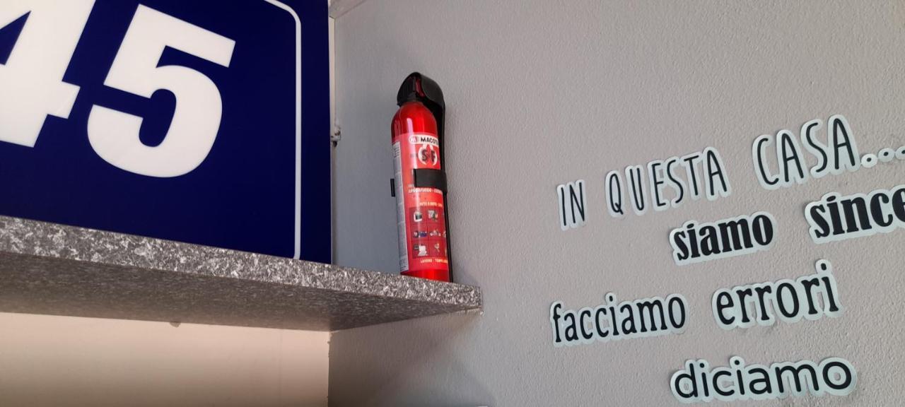 Corte Cavour. Una Mansarda Nel Cuore Della Citta Ravenna Kültér fotó