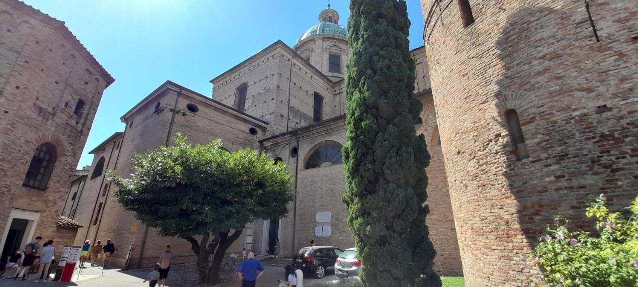 Corte Cavour. Una Mansarda Nel Cuore Della Citta Ravenna Kültér fotó