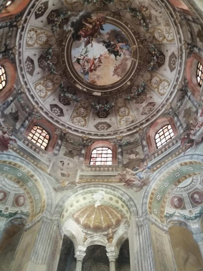Corte Cavour. Una Mansarda Nel Cuore Della Citta Ravenna Kültér fotó