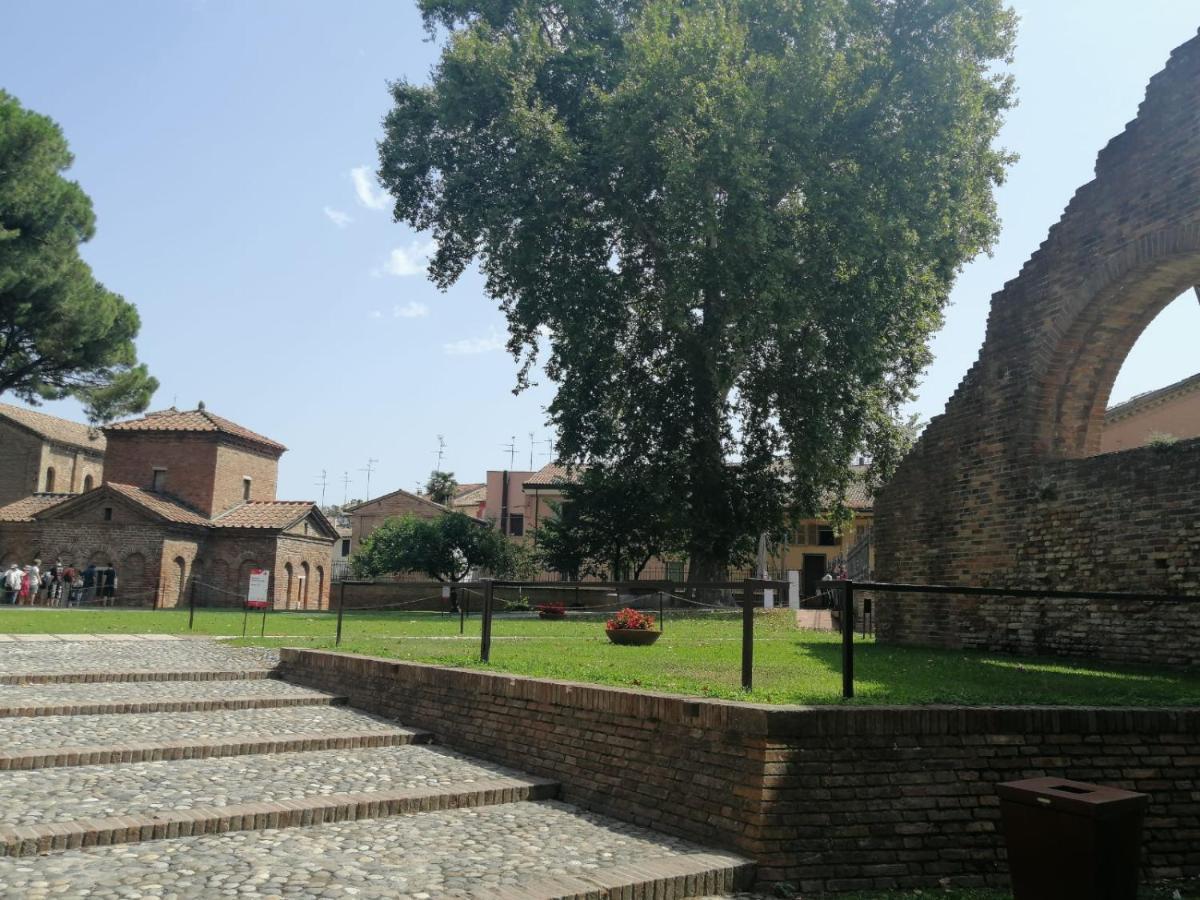 Corte Cavour. Una Mansarda Nel Cuore Della Citta Ravenna Kültér fotó